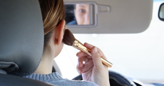 How to Choose the Best Shade of Concealer